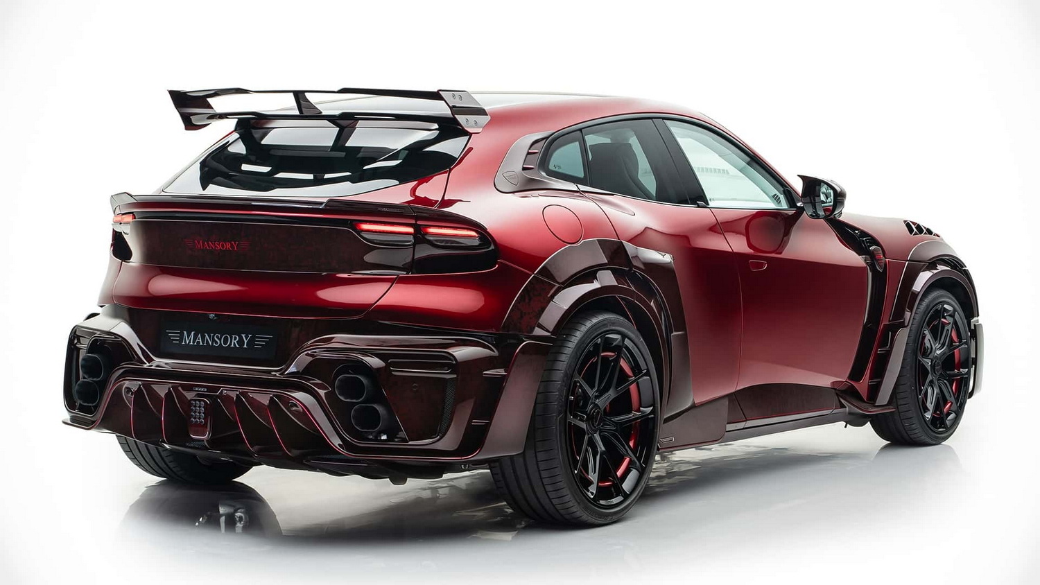 Mansory Pugnator: Ferrari Purosangue „nenápadně“ urazí úplně každého